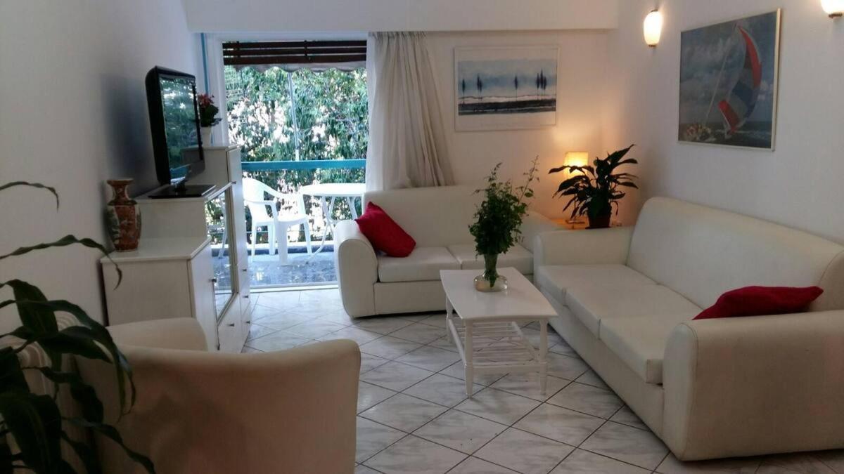 Flor De Mayo,Apt In Alimos Near The Sea Athen Eksteriør billede